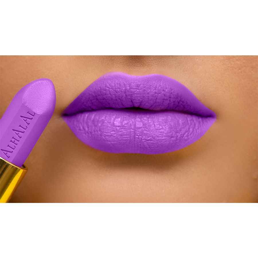 Alhalal Cosmetics lila Samt PARSE LIPSTICK auf Lippen mit samtiger Textur