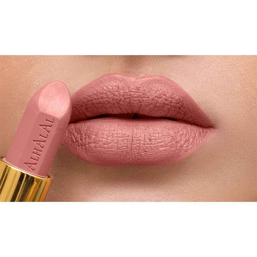 Alhalal Cosmetics Samtlippenstift in sanftem Rosa-Ton auf den Lippen für PINK LIPPENSTIF LOOK